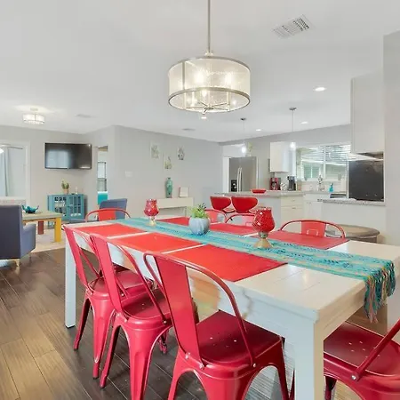 Luxurious Villa With Private Game Room - Your Ultimate Retreat For Fun And Relaxation!